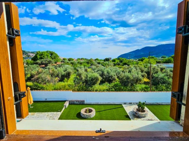 Spacious Loft Apartment with Private Balcony