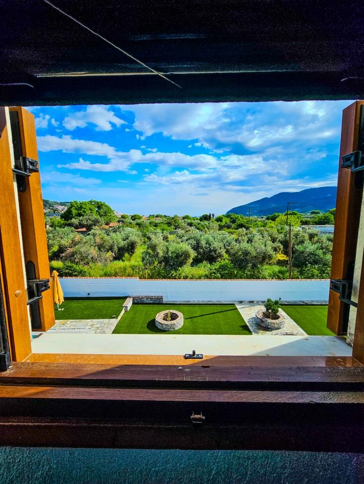 Spacious Loft Apartment with Private Balcony