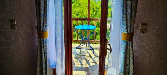 Spacious Loft Apartment with Private Balcony