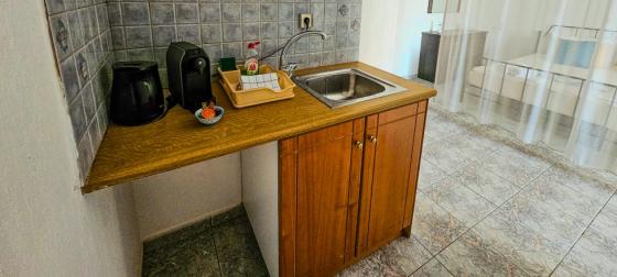  Large Studio with Dining Area & Garden Terrace