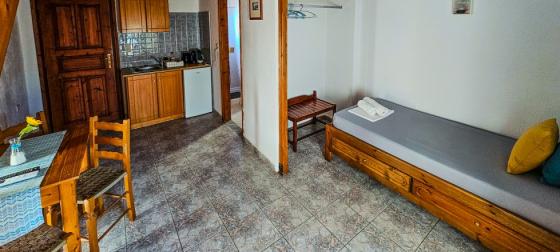 Bright Studio with Modern Bathroom & Terrace