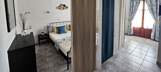  Large Studio with Dining Area & Garden Terrace