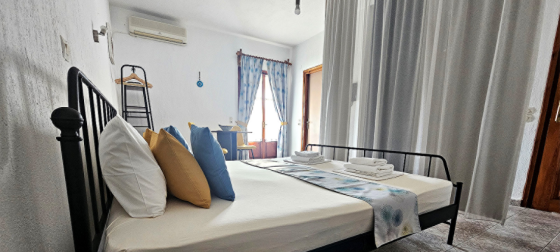  Large Studio with Dining Area & Garden Terrace