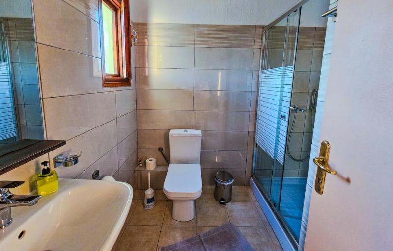  Large Studio with Dining Area & Garden Terrace