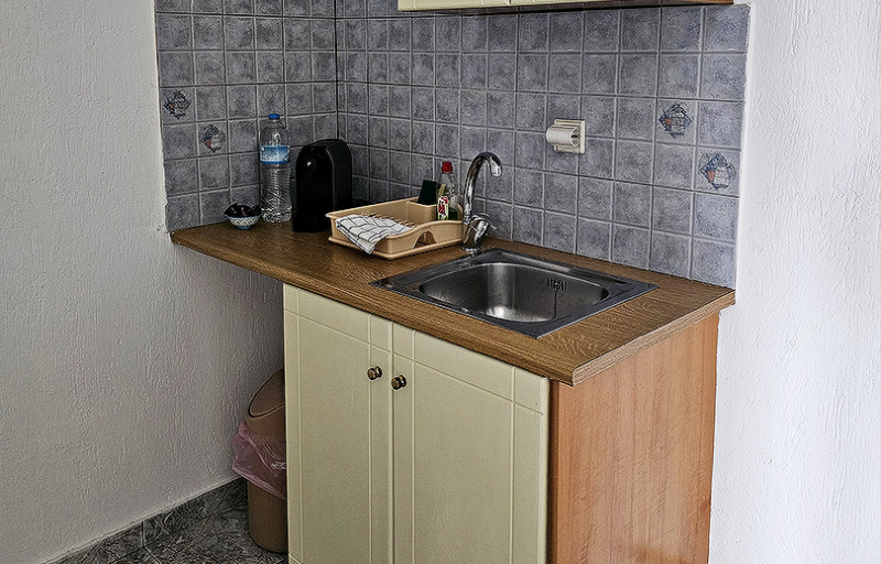  Large Studio with Dining Area & Garden Terrace